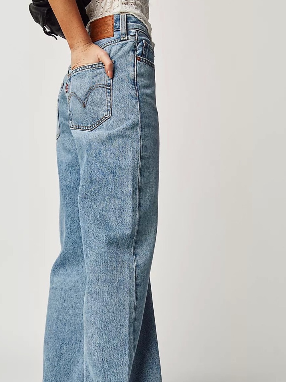 Levi’s Ribcage Jean - Picture 2 of 2